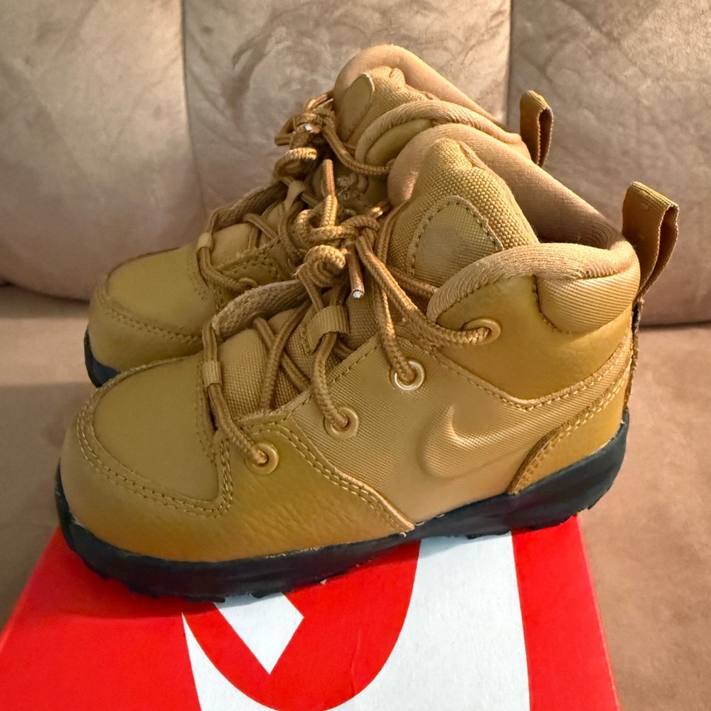 Nike Manoa Boots